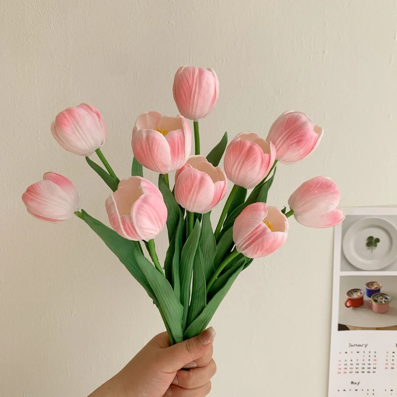 Realistische Tulpenblume