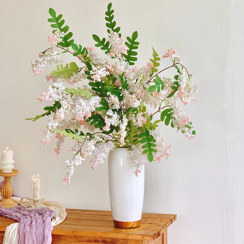Lifelike Blumenarrangement