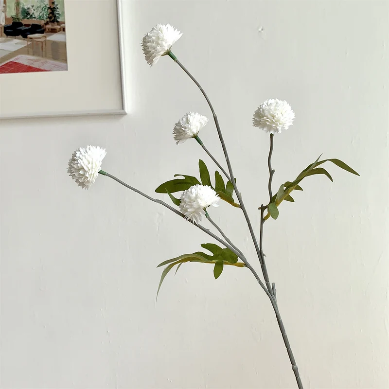 Dekorativer Blumenspross für die Wohnkultur-Darstellung