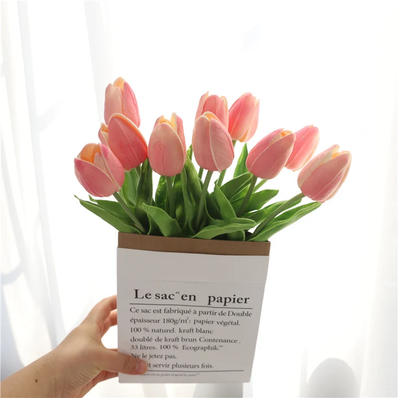 Künstlicher dekorativer Tulpenstrauß