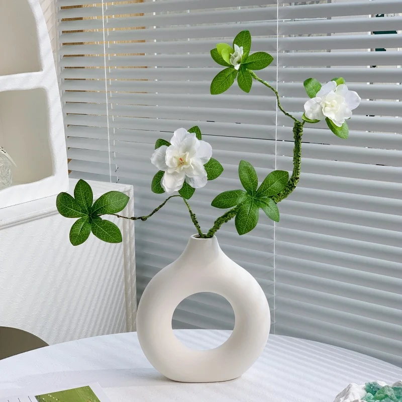 Dekoratives Faux Floral Arrangement