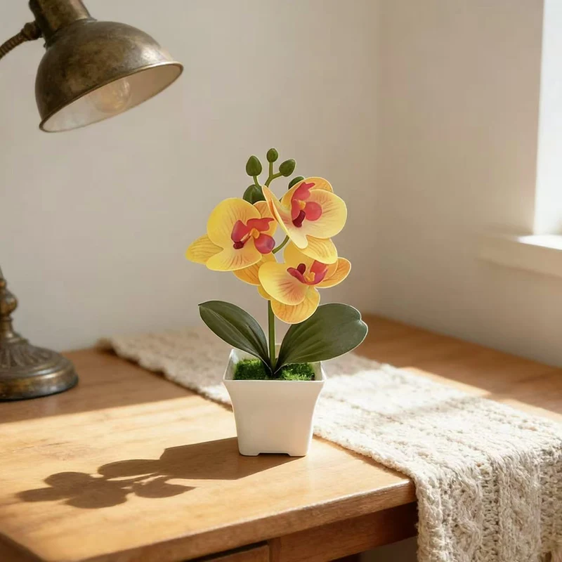 Realistische Künstliche Orchidee in dekorativem Pflanzenpot für Dekoration