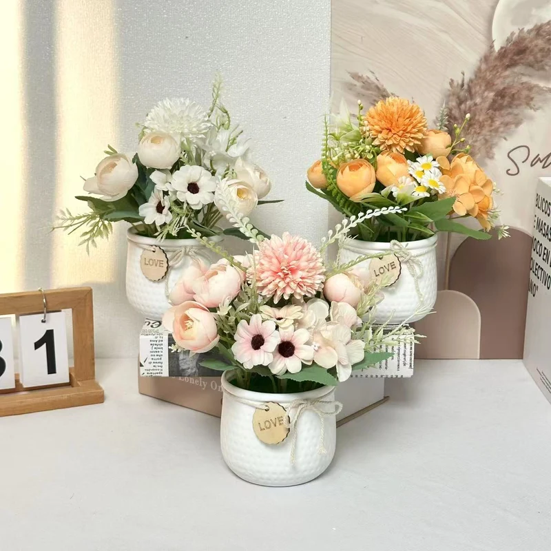 Florale Tischdekoration mit dekorativem Topf für Wohnkultur