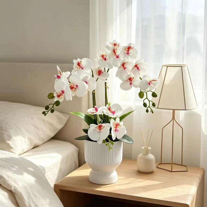 Lebensnahe Orchideenpflanzenarrangement für Tischdekoration