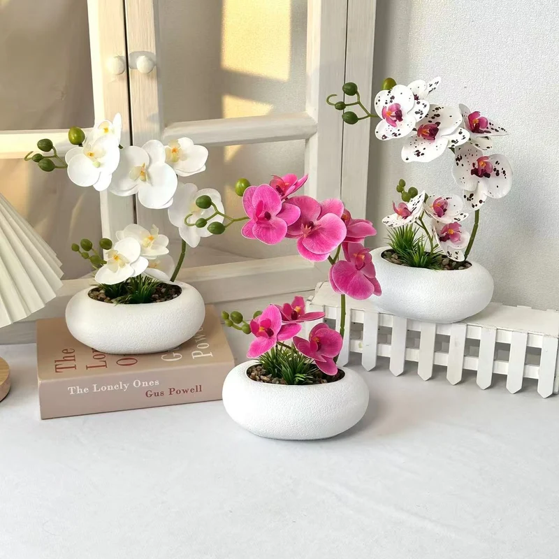 Lebensechte Orchideenpflanzenanordnung für die Heimdekoration