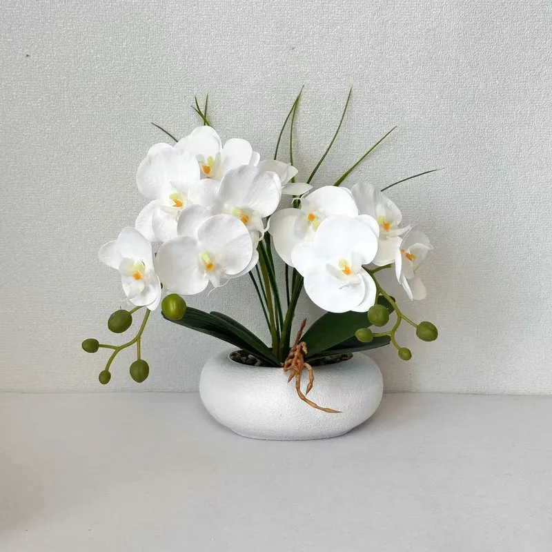 Lebensechte Orchideenblumenstrauß-Anordnung
