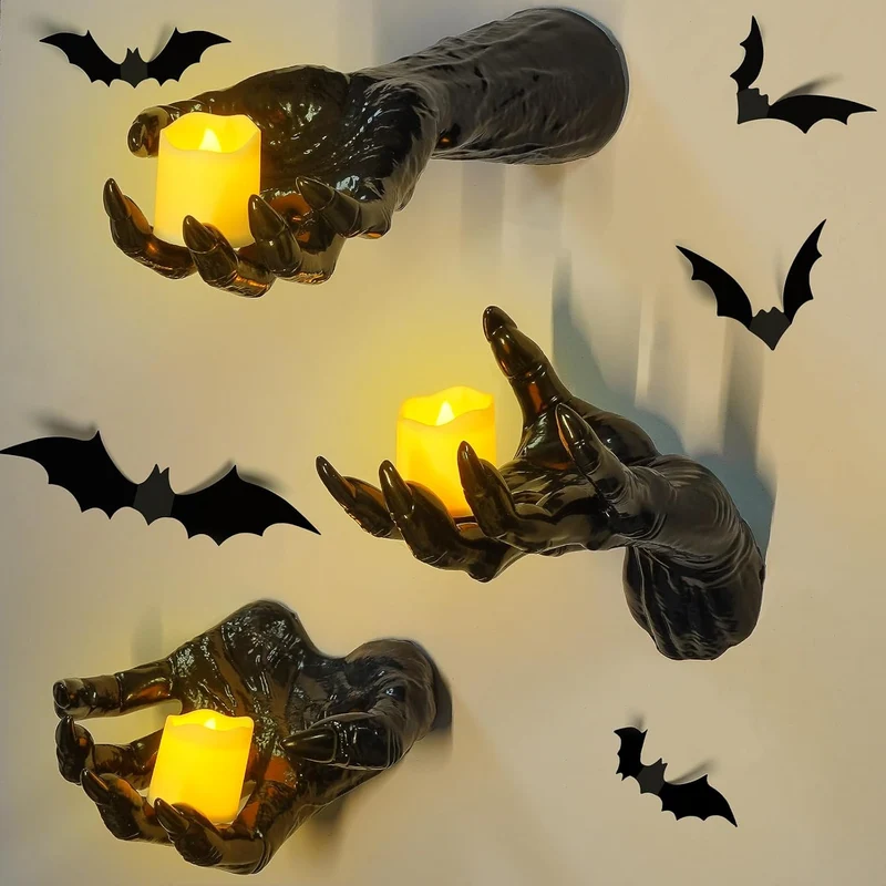 Wandkerzenhalter in realistisch geformter Hand aus Resin
