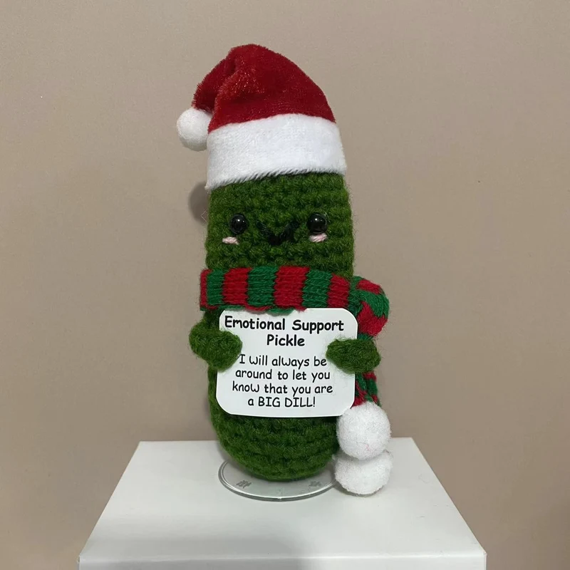 Plüschknuffel mit Weihnachtsmannhut und Schal