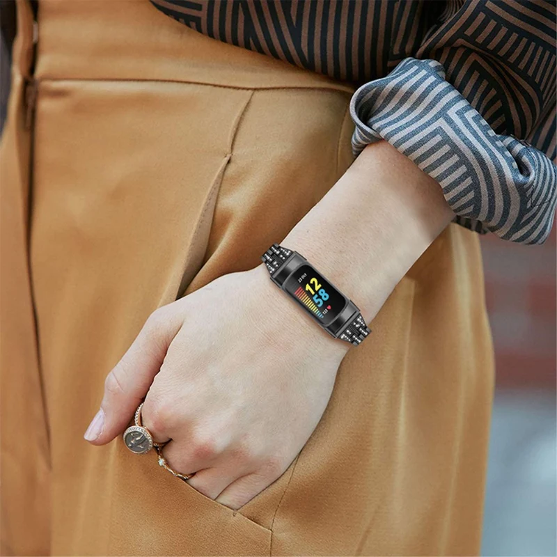 Auffallend schön Fitbit Charge 5 Metall und Strass armband