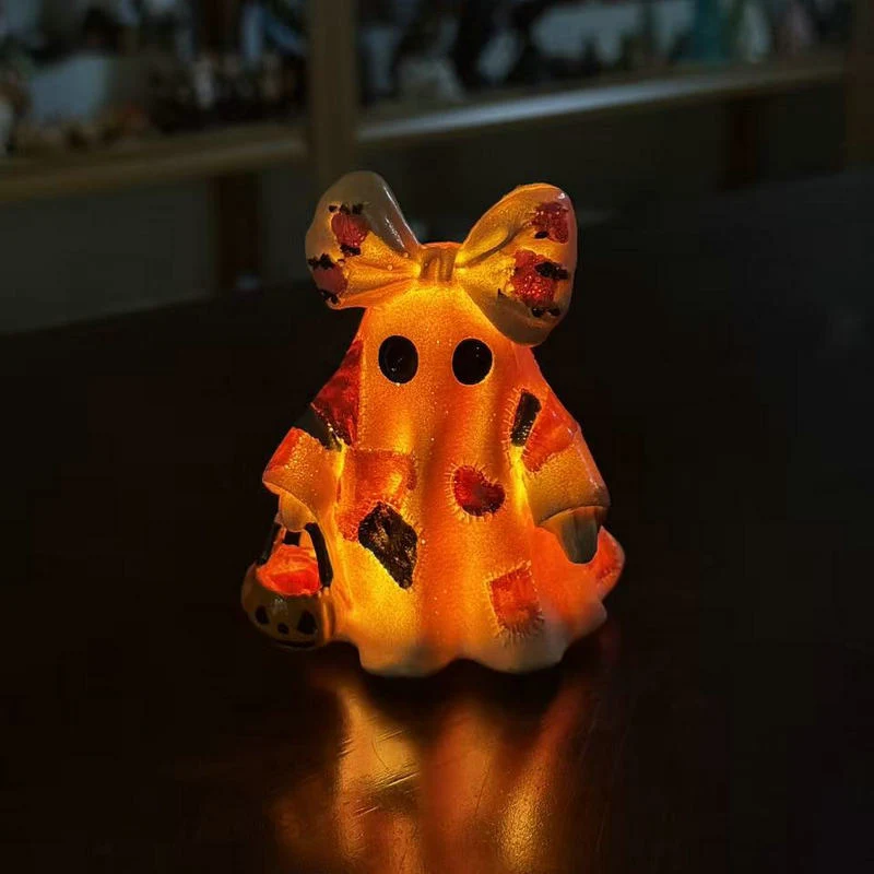 Keramik-Geisterfigur mit integrierter Beleuchtung und Kürbiskorb