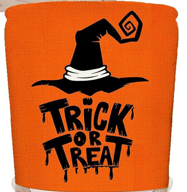 festliche Halloween-Stuhlhussen aus dehnbarem Polyester mit Hexenhut- und Schriftzug-Motiv