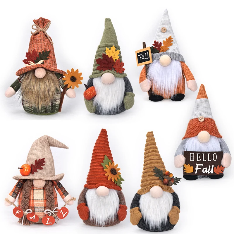 Herbstliche handgefertigte Deko‑Wichtelfigur mit Strickmütze, Filzlaub‑Applikation und Kürbisdetail