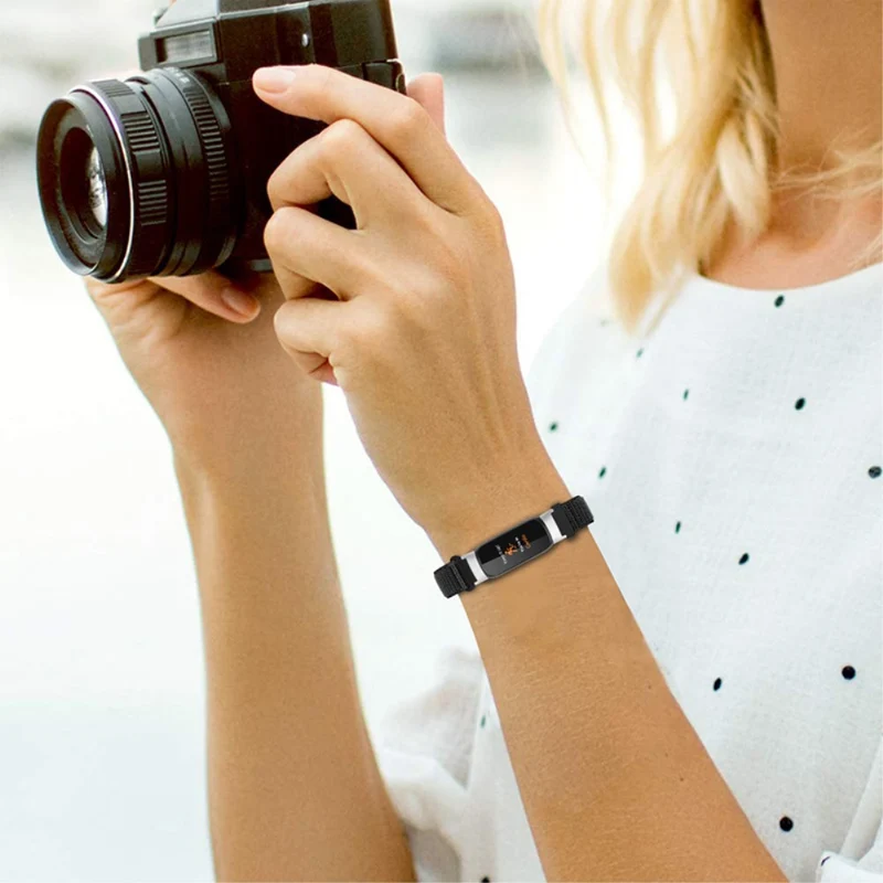 Megastark Fitbit Luxe Textil / Nylon armband