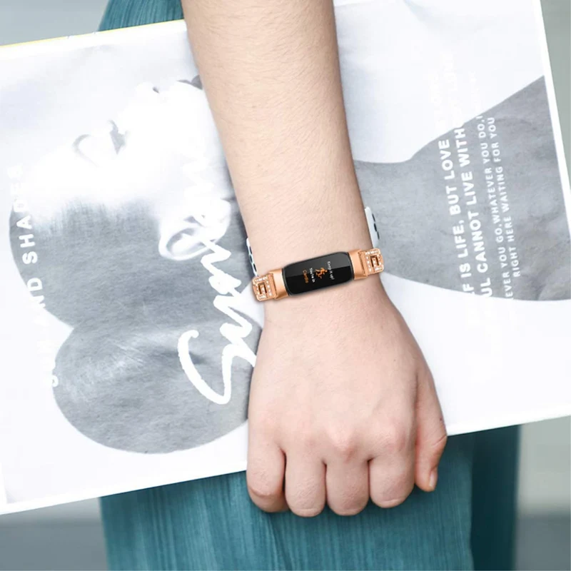 Bequem Fitbit Luxe Metall und Strass armband