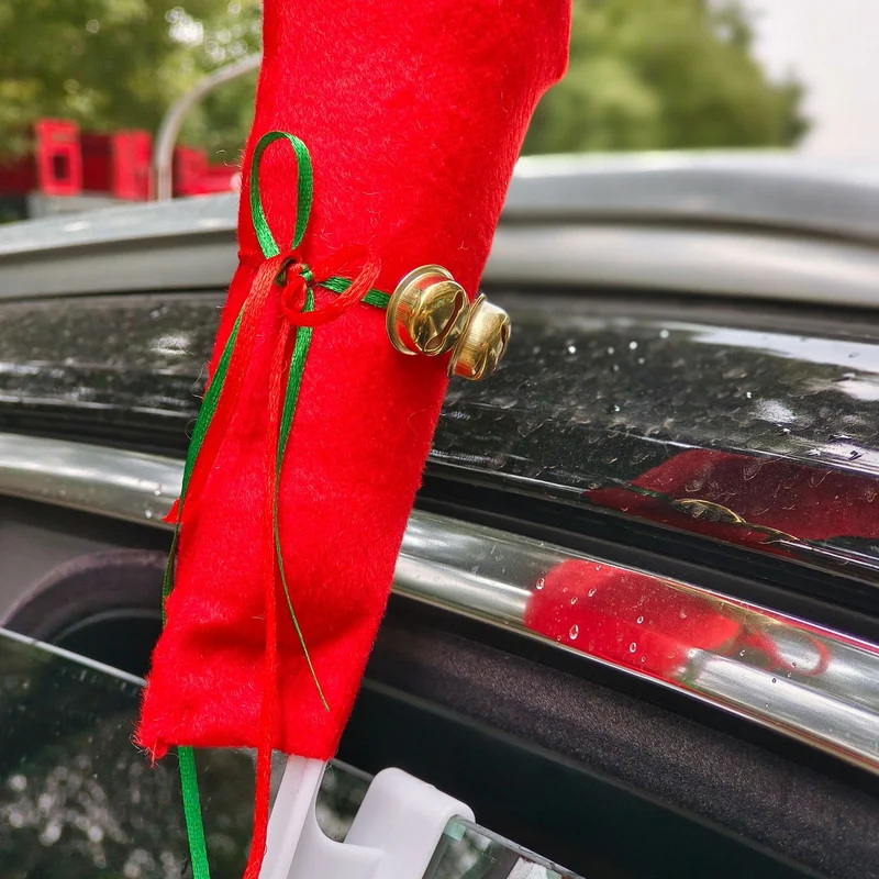 Lustige Weihnachts-Rentierhörner mit Ball