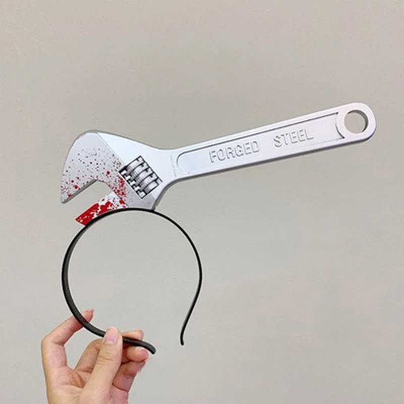 Kreatives Haarband im Werkzeugdesign