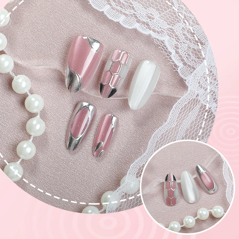 Stylisches Press-On Nagelkunst-Set mit Metallic-Akzenten