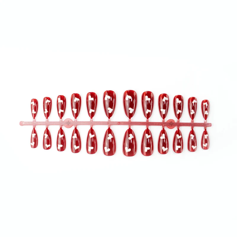 Herz-inspirierten Press-On-Nagelkunst