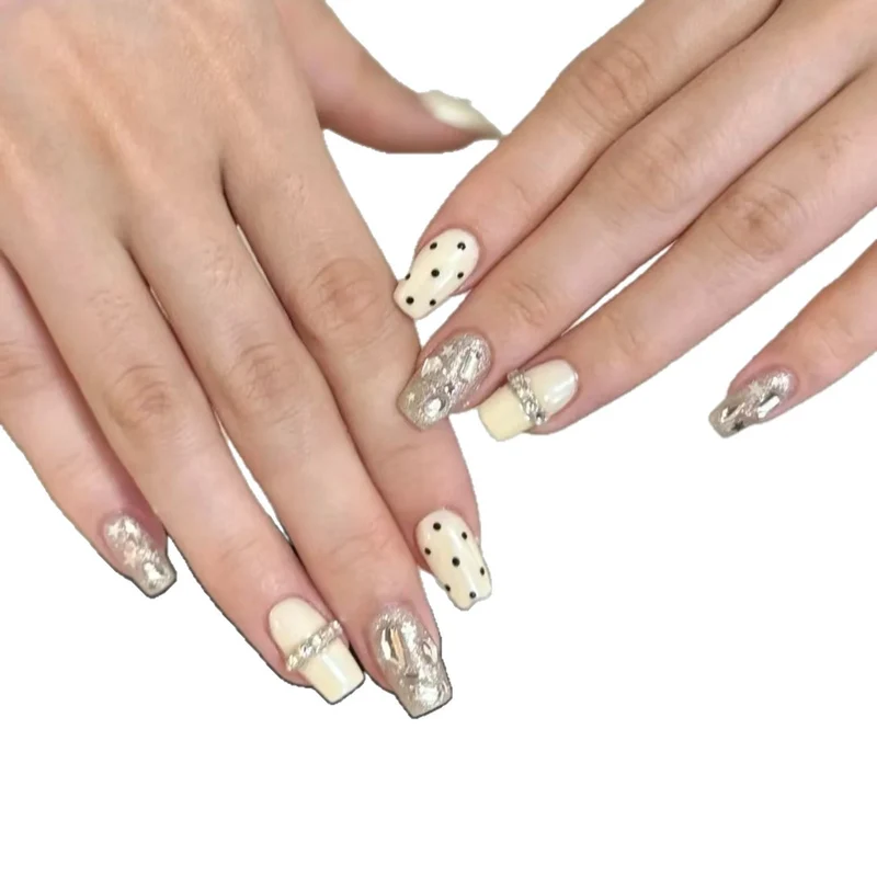Glamouröse Nagelkunst