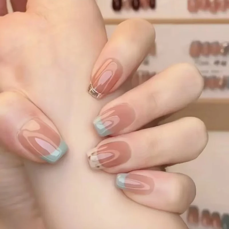 Elegante französische Tipp Press-On Nagelerweiterungen