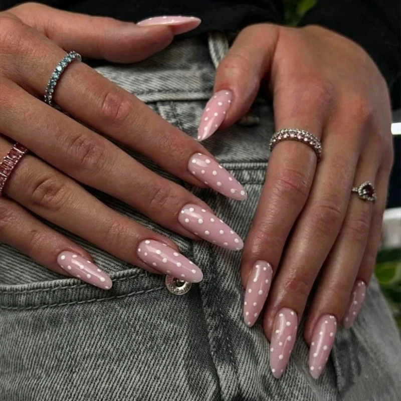 Festliche saisonale Nagelkunstverschönerungen