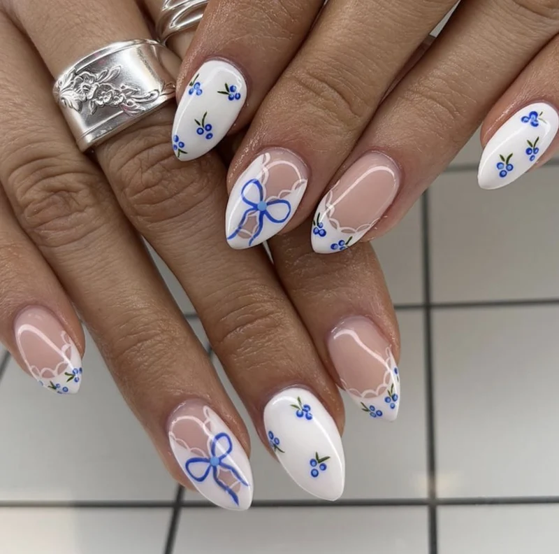 Festliche saisonale Nagelkunstverschönerungen