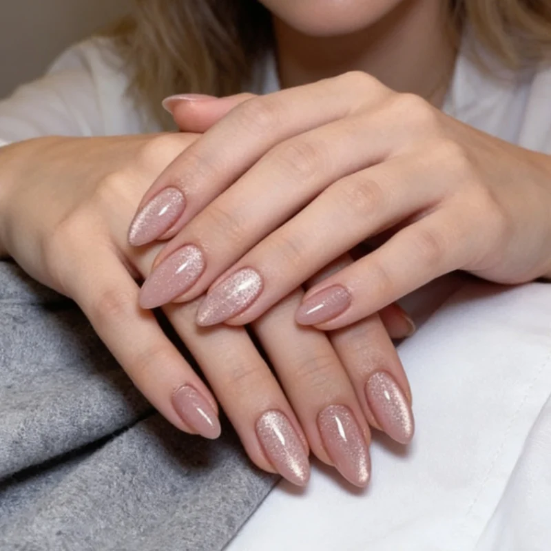 Elegante Glitzernde Mandelförmige Nagelverbesserungen
