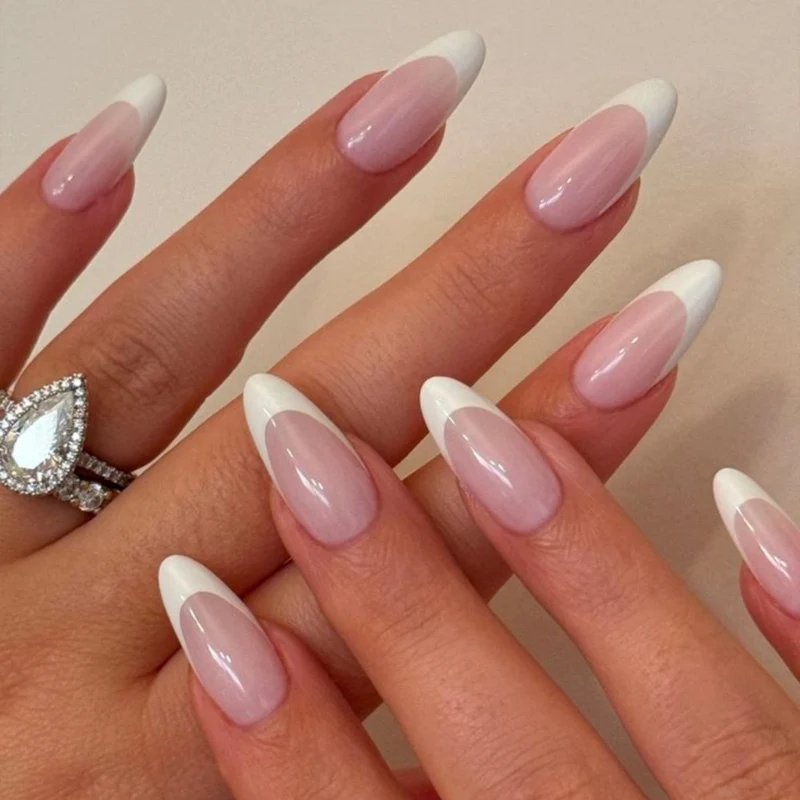 Elegante französische Tip Stiletto Nagelverstärkungen