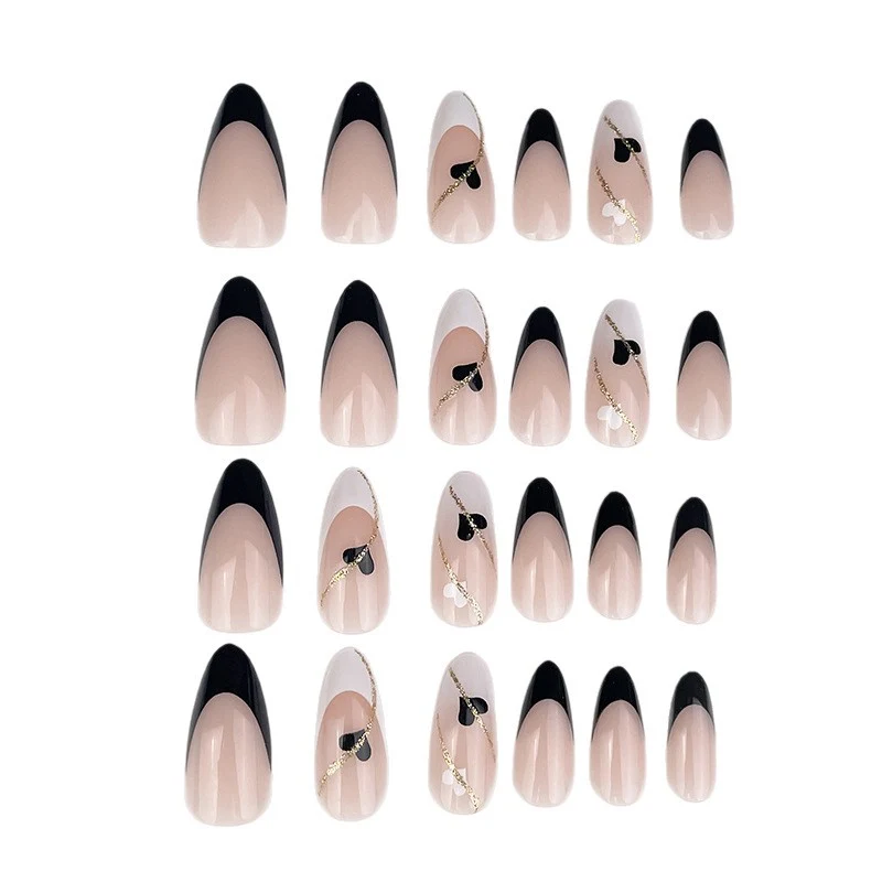 Festliche Feiertags-Nagelkunst