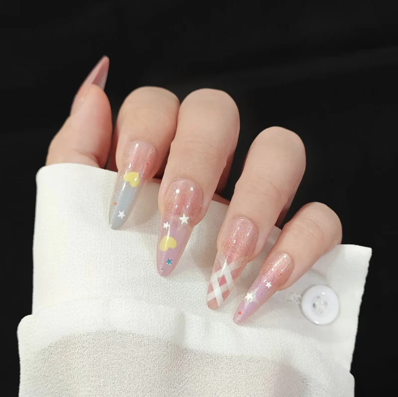 Einzigartiges Kunst-Nagel-Set zum Aufkleben