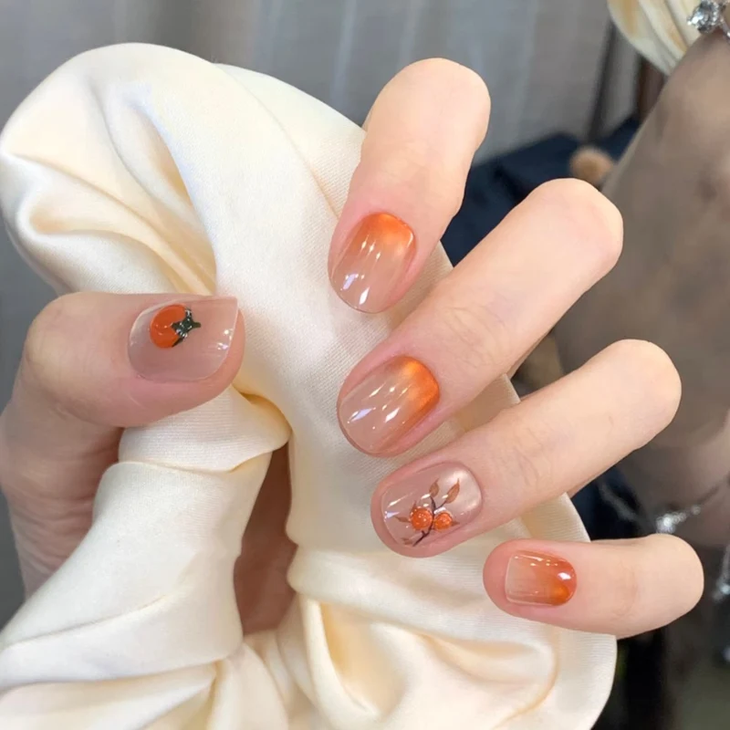 Dekorative saisonale Nagelkunst