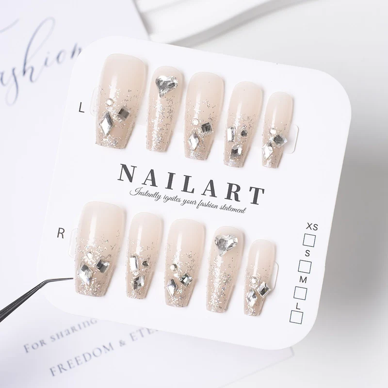 Dekorativer Schmetterlings-verzierter Press-On Nagelset