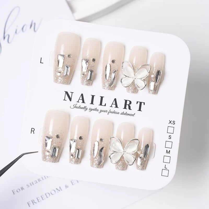 Dekorativer Schmetterlings-verzierter Press-On Nagelset