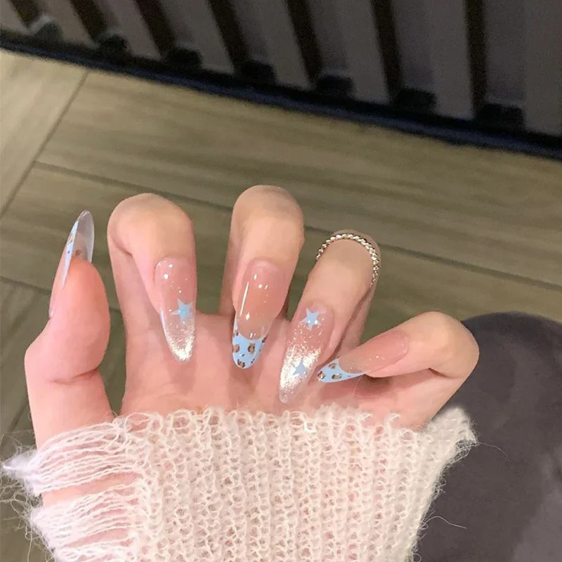 Dekorativer Schmetterlings-verzierter Press-On Nagelset
