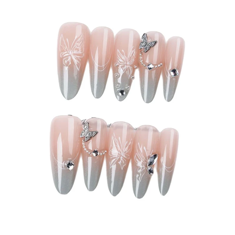 Elegante Stiletto-Nagelerweiterungen mit Kristallakzenten
