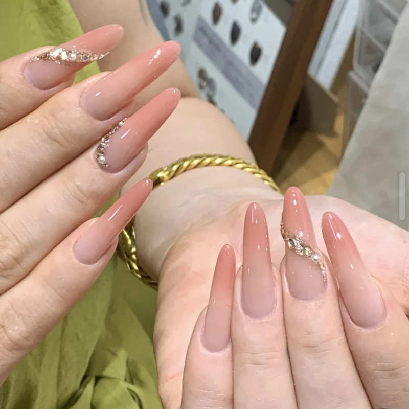 Elegante Stiletto-Nagelkunst-Verstärkungen