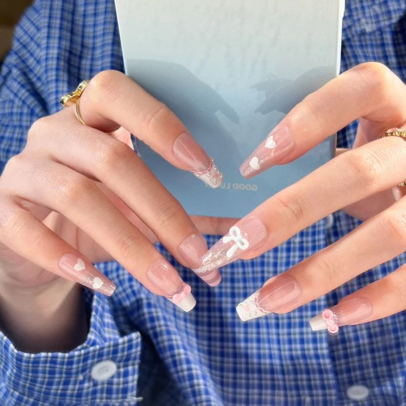Verspielte tierische Press-On Nagelkunst