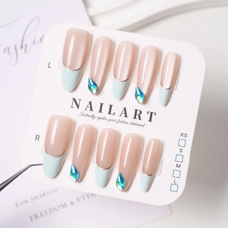 Stylisches Press-On-Nagelset