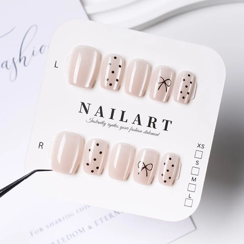 Stylisches Press-On-Nagelset