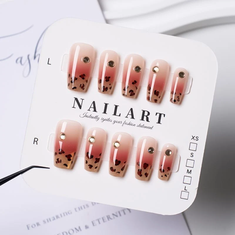 Stylisches Press-On-Nagelset