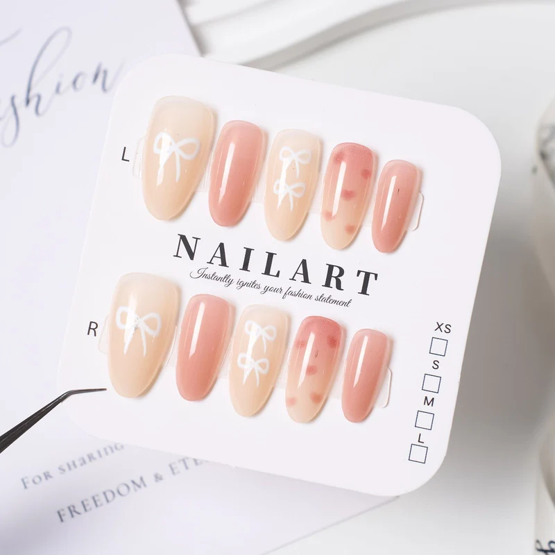 Stylisches Press-On-Nagelset