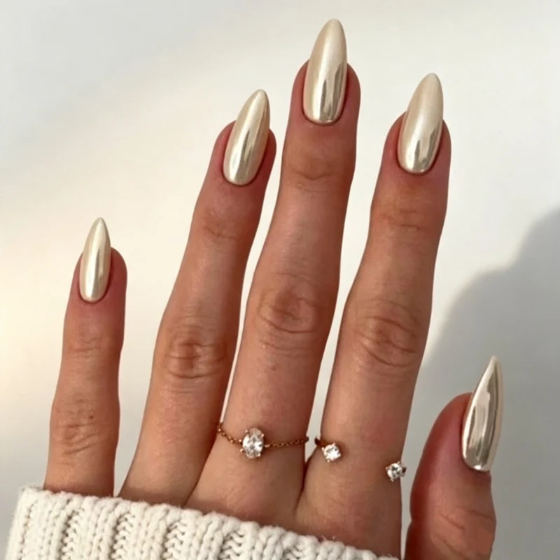 Glänzende Stiletto-Nagelverbesserungen