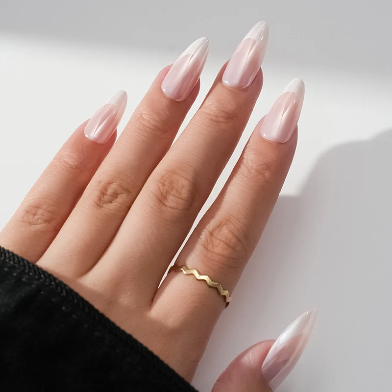 Glänzende Stiletto-Nagelverstärkungen 1790638637