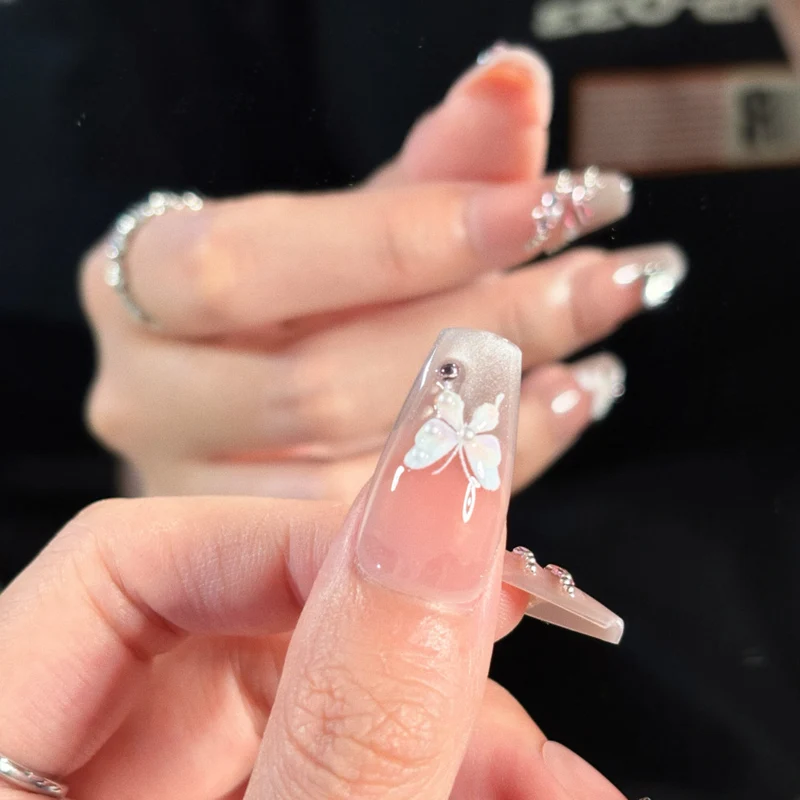 Dekorative Nagelkunst