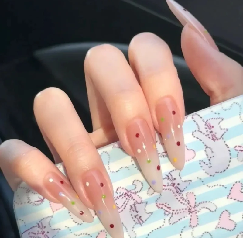 Dekorative Nagelkunst