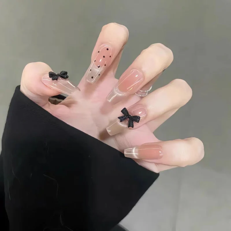 Dekorative Nagelkunst