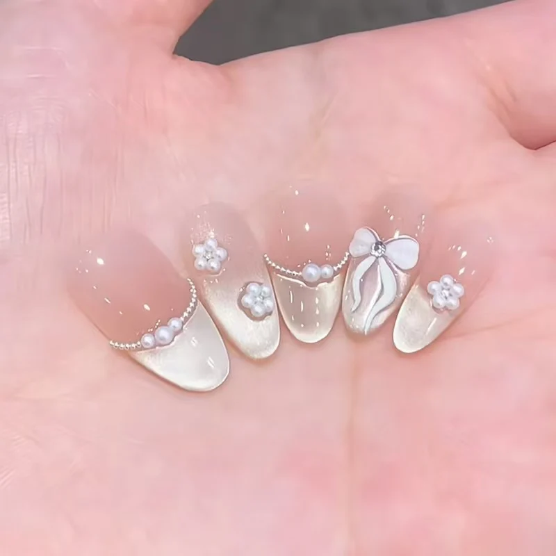 Elegantes, mit einer Schleife verziertes Press-On-Nagel-Set
