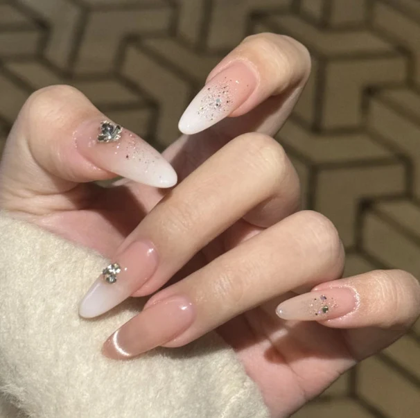 Elegantes, mit einer Schleife verziertes Press-On-Nagel-Set