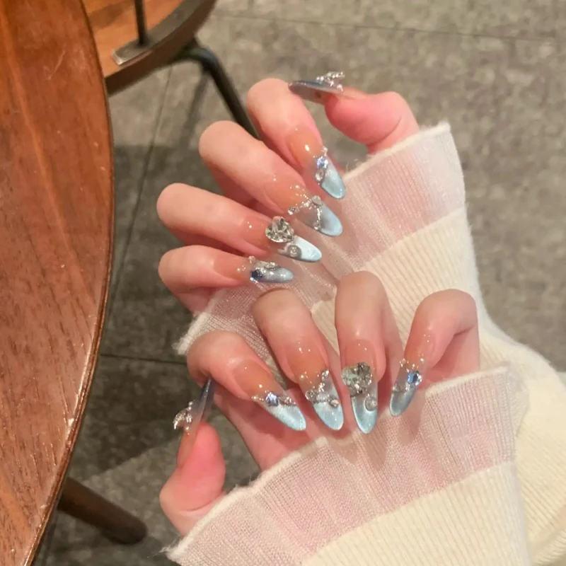 Elegantes, mit einer Schleife verziertes Press-On-Nagel-Set