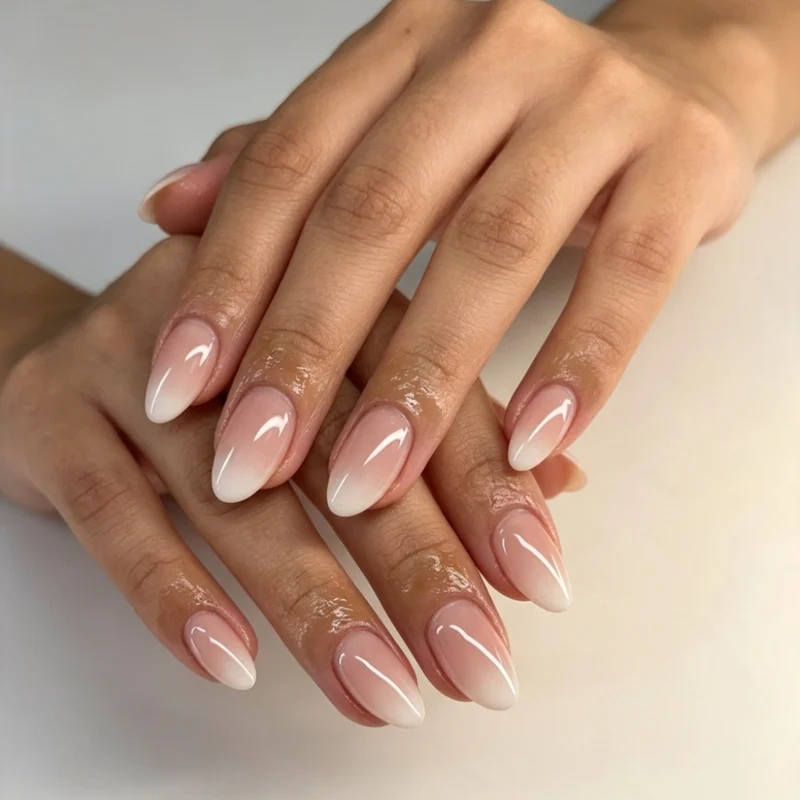 Elegante mandelförmige Gel-Nagelverlängerungen